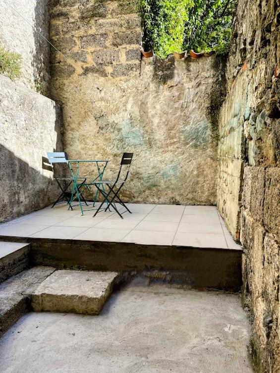 Le Cosy - T2 Avec Petite Cour Dans Centre Historique De Nerac Appartement Buitenkant foto